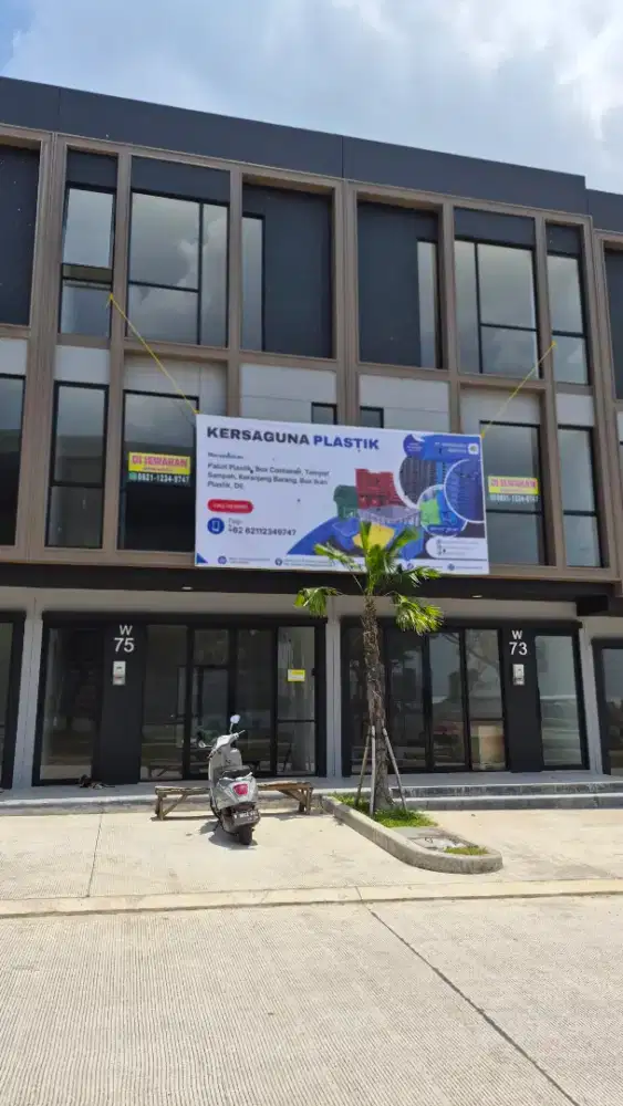 Ruko Strategis  The Hive Mataram Disewakan di lippo Cikarang