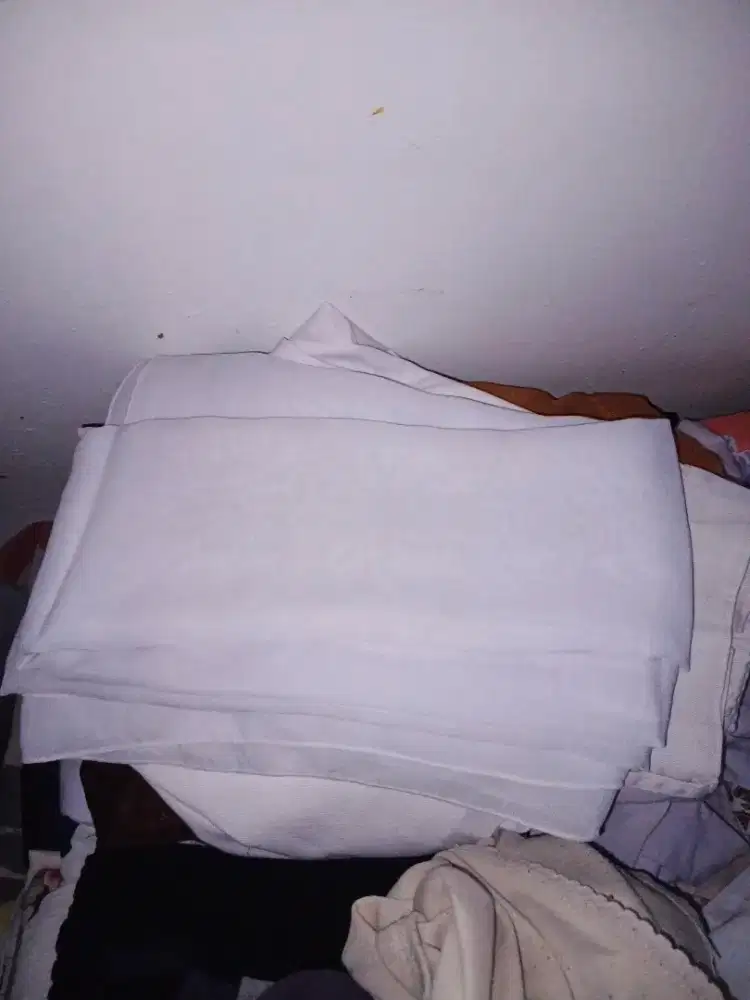 Jilbab Segi Empat Putih