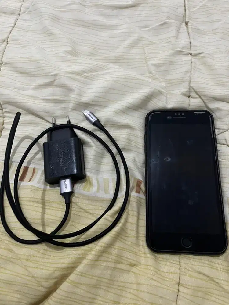 Jual HP Iphone 7 Plus Jet Black ex ibox resmi 128gb, mulus 90% nego