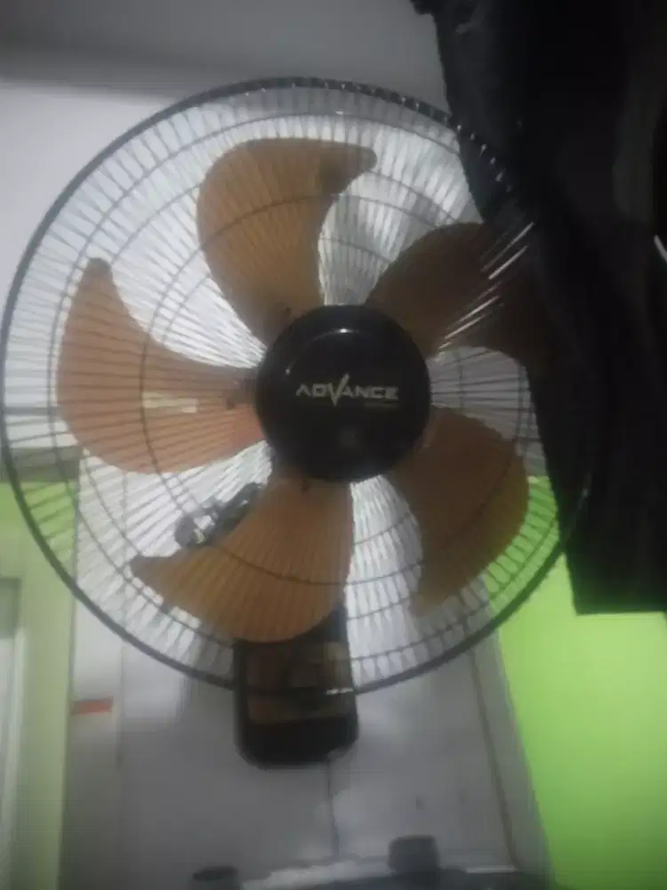 Kipas angin dinding 18 inch ADVANCE tornado normal nego tipis