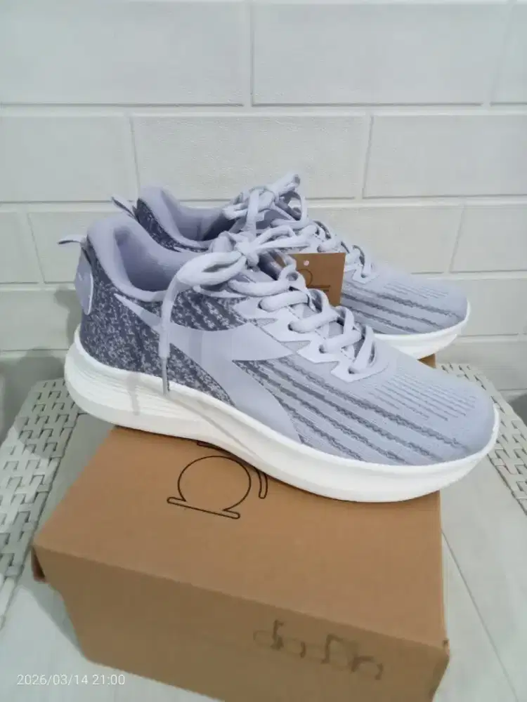 Sepatu sneakers wanita Diadora