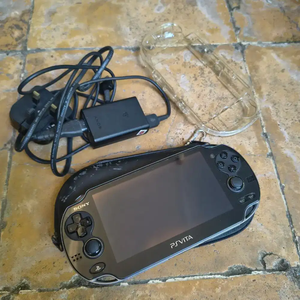 Ps Vita Fat Black 32GB FULL GAMES MULUS KAYA BARU