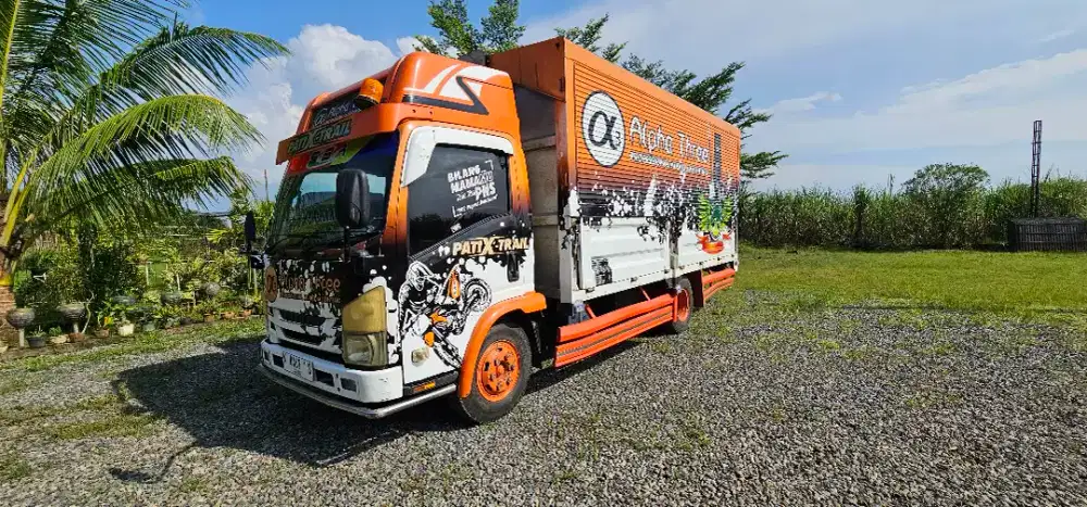 Truk Wingbox Isuzu NMR 71 T SD - 260 jt nego