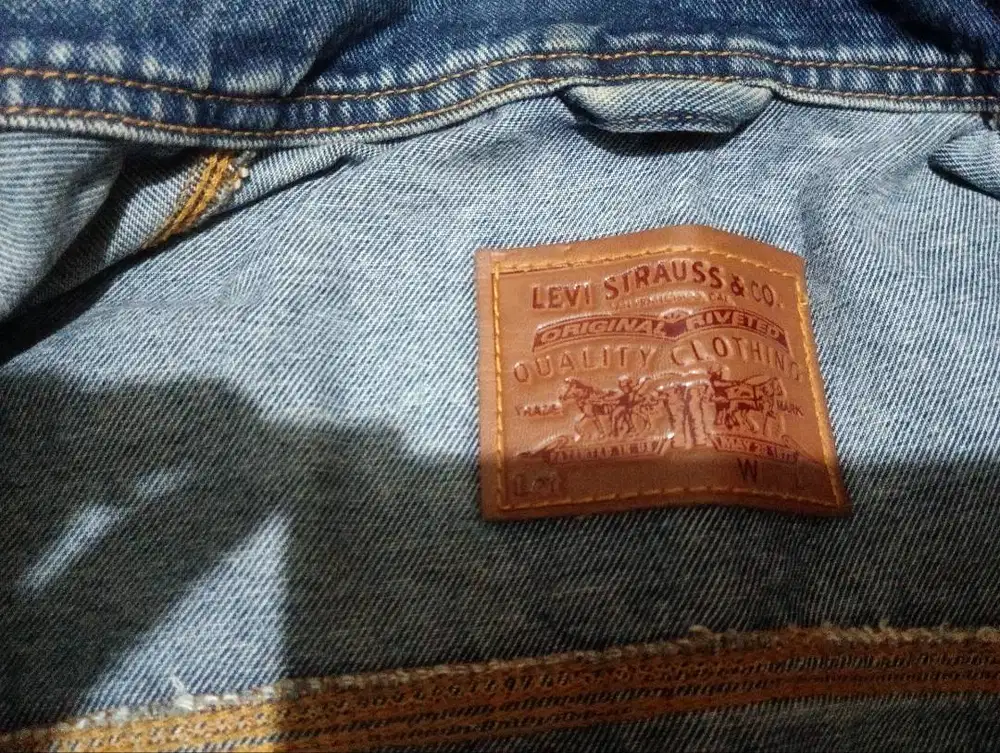 Dijual jaket Levis warna biru keren untuk cowok, harga terjangkau