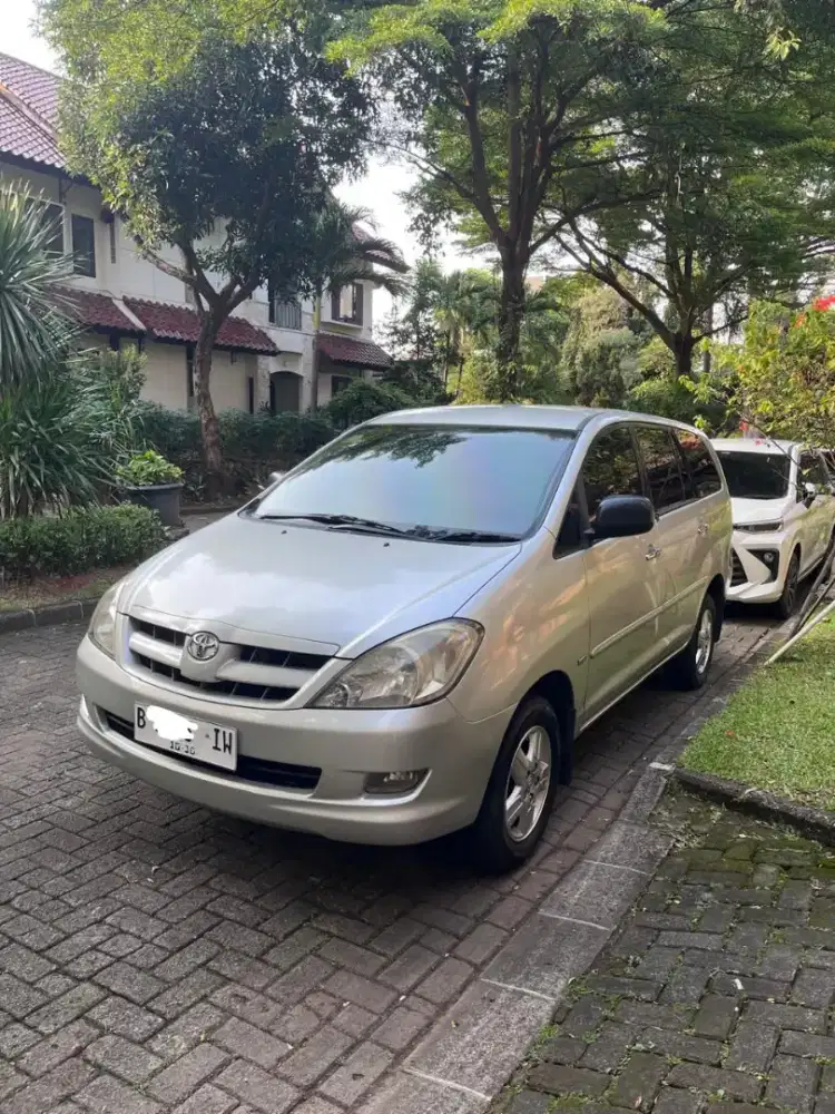 Toyota Kijang Innova 2005 Bensin