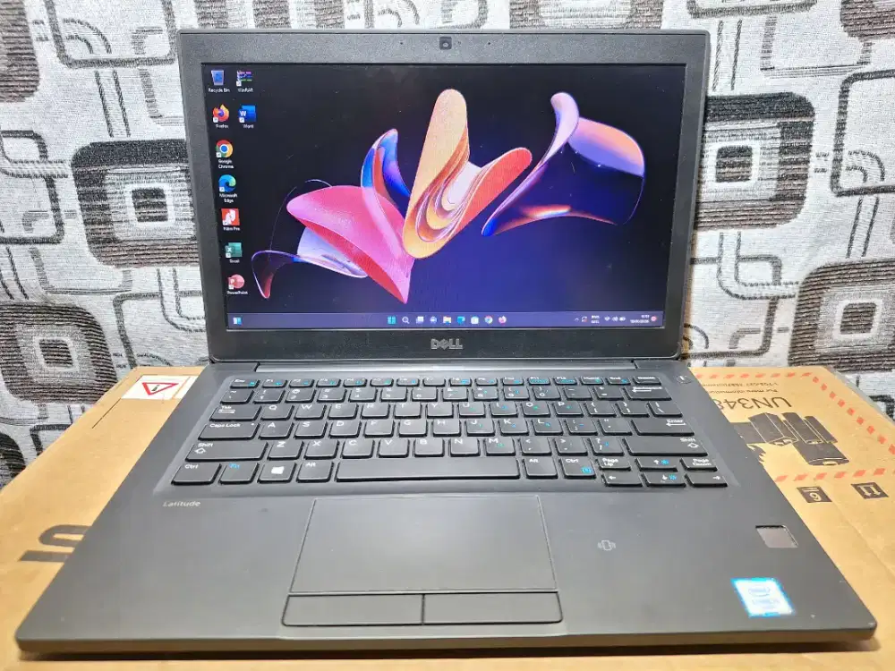 Laptop Dell Core i5 ram 8gb SSD keyboard nyala siap pakai