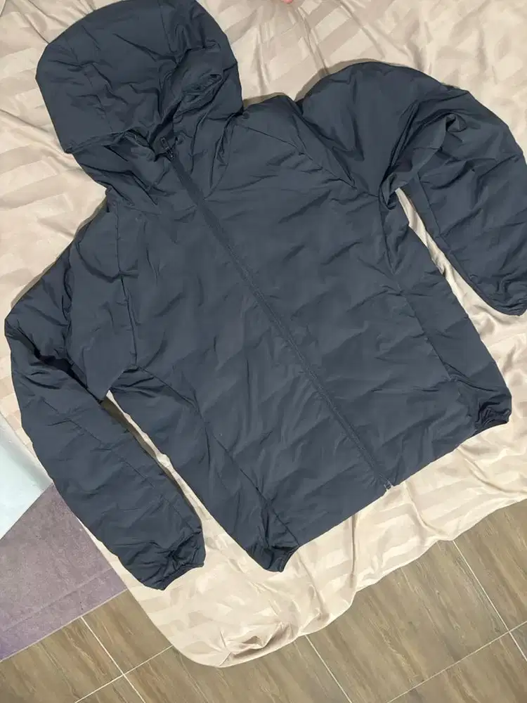 Jaket Uniqlo Seamless Down Hitam (Down Jacket)