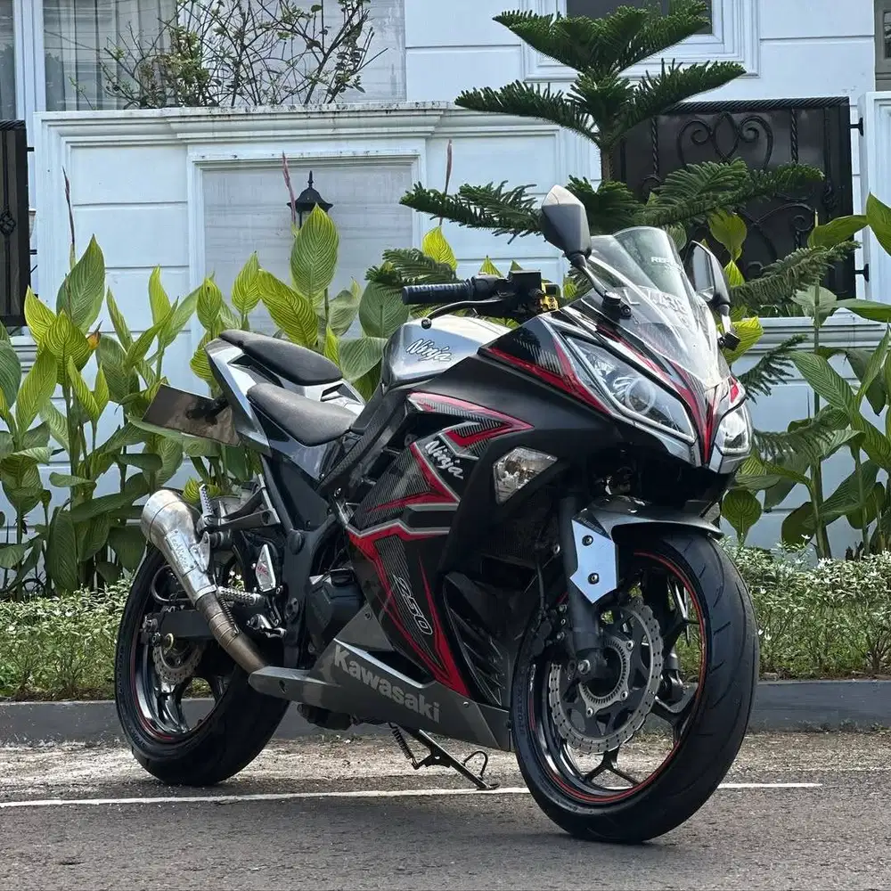 Jual cepat KAWASAKI NINJA 250 ABS TH 2014 Warna Hitam perfect conditio
