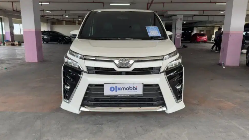 DP MURAH Toyota Voxy 2.0 Bensin-AT 2020 Putih CJFAB