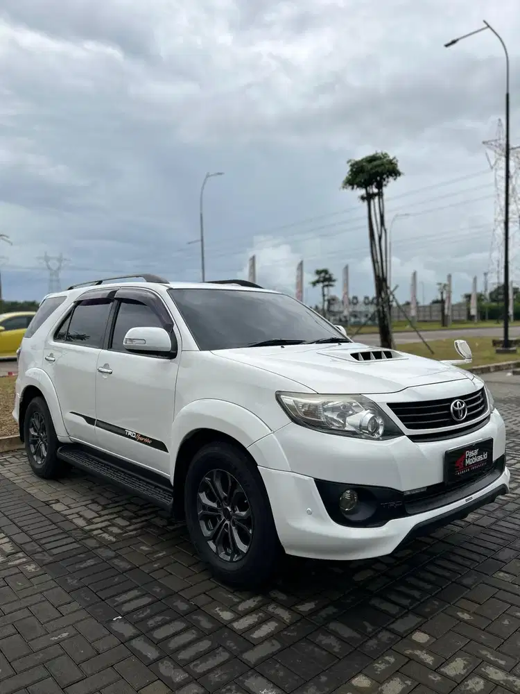 TOYOTA FORTUNER VNT G TRD ( 2015 )