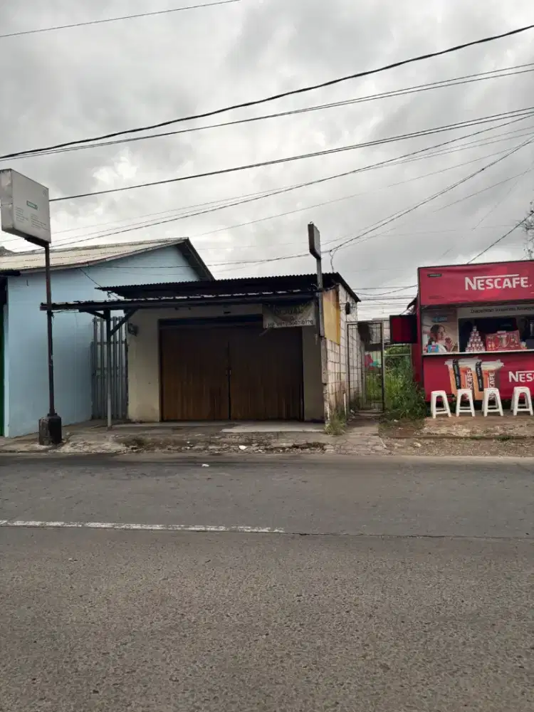 Disewakan ruko+halaman belakang luas 180m