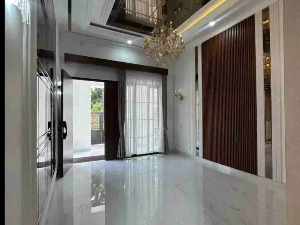 Rumah Sultan Bawa Koper Saja Depan Kampus Umm