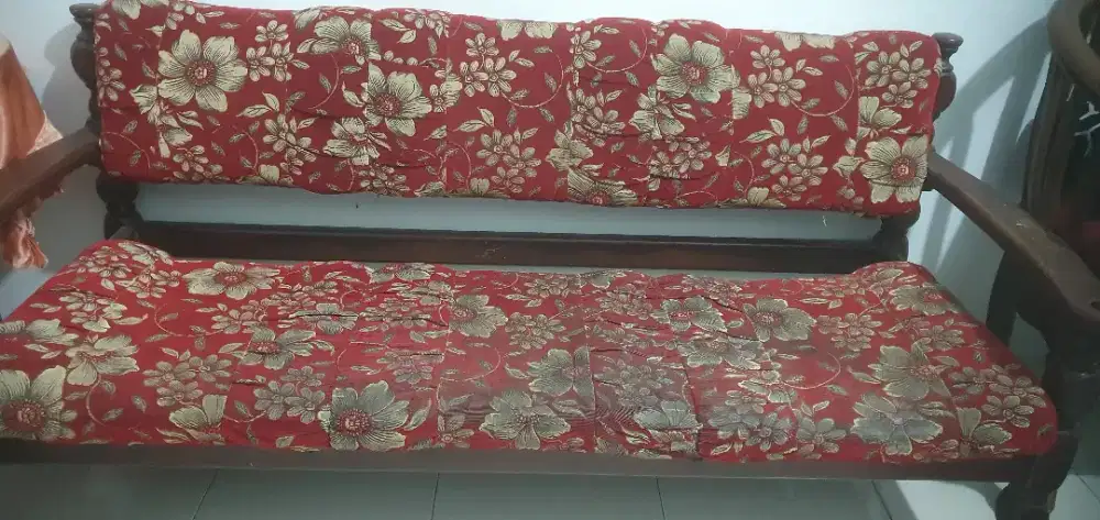 Dijual murah kursi ruang tamu bekas bahan kayu jati ,