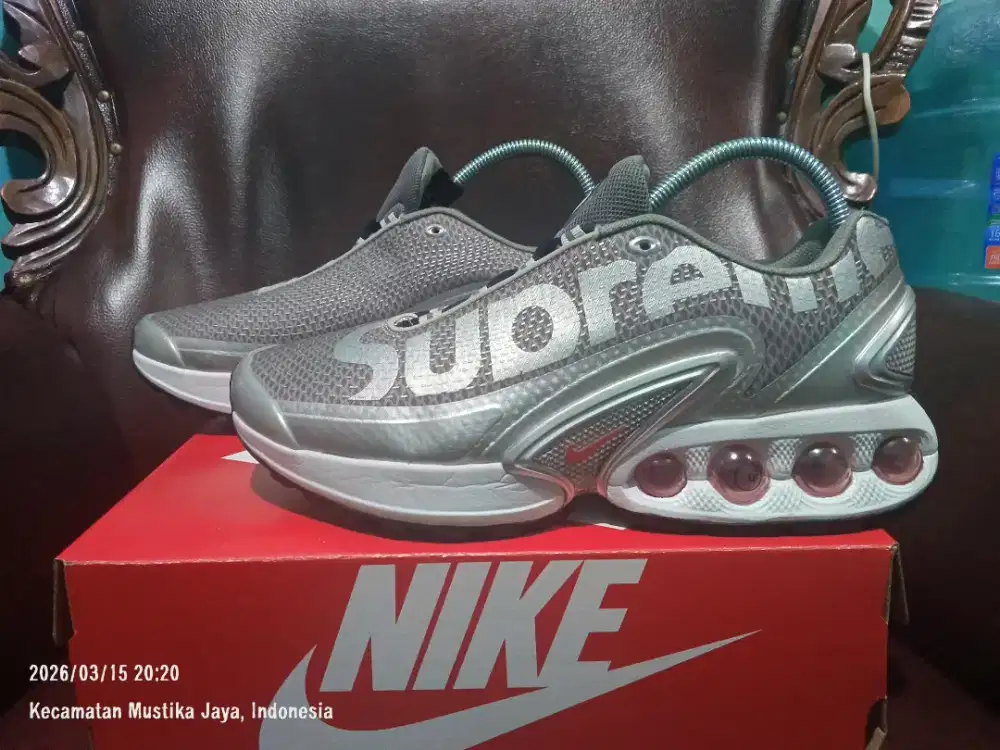 Nike DN Supreme Silver