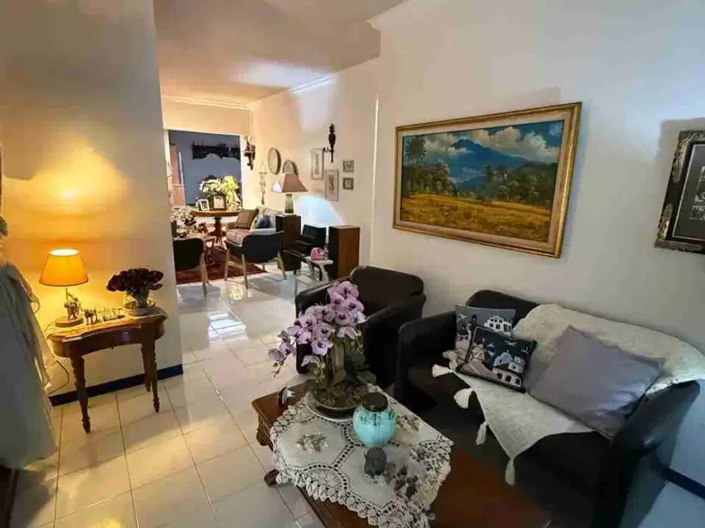 Dijual Rumah Terawat dan Siap Huni, Bangunan Bagus Wisma Mukti Klampis Anom Surabaya Timur Row Jalan 3 Mobil