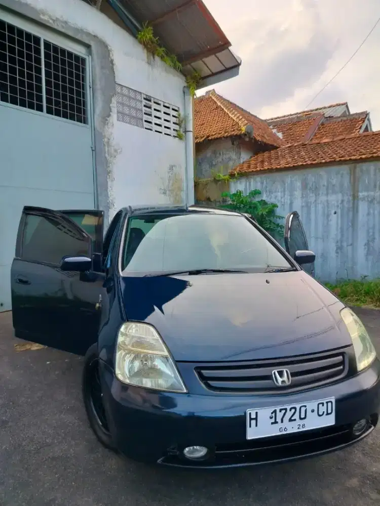 Honda Stream 1.7 tahun 2004