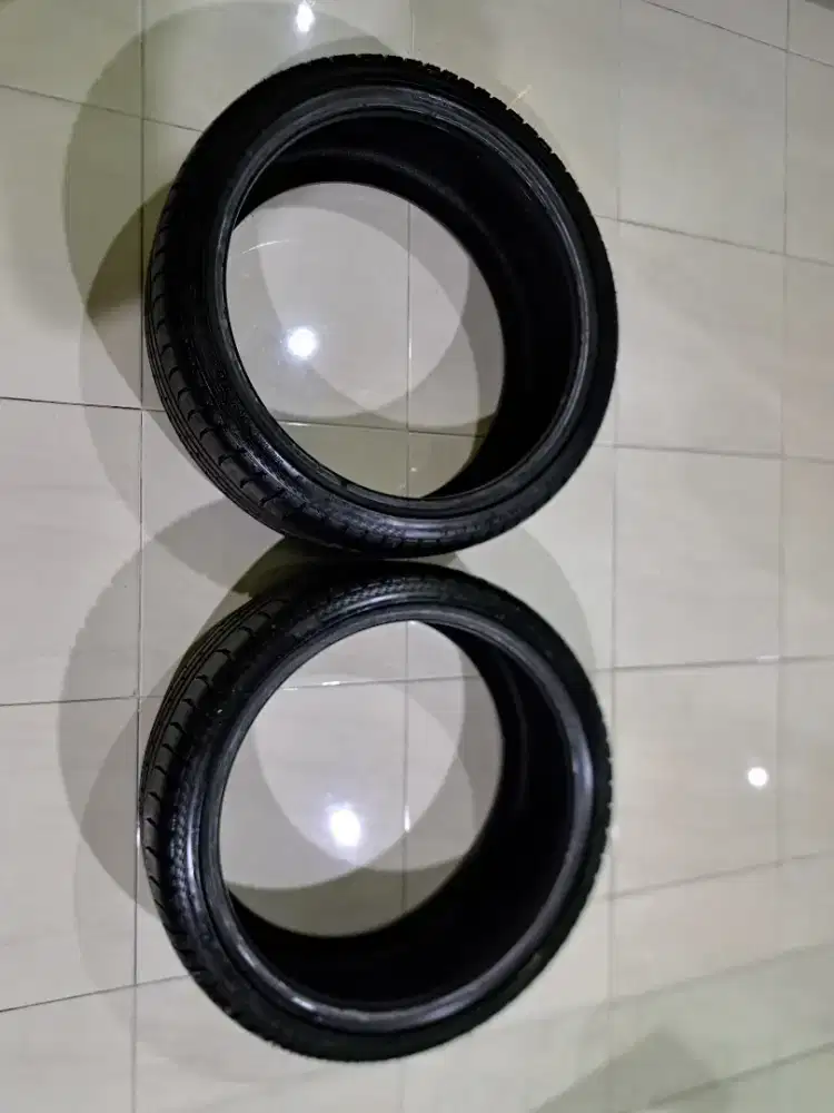 Ban Accelera PHI-R 235/35 R19 90% ( 2018 )