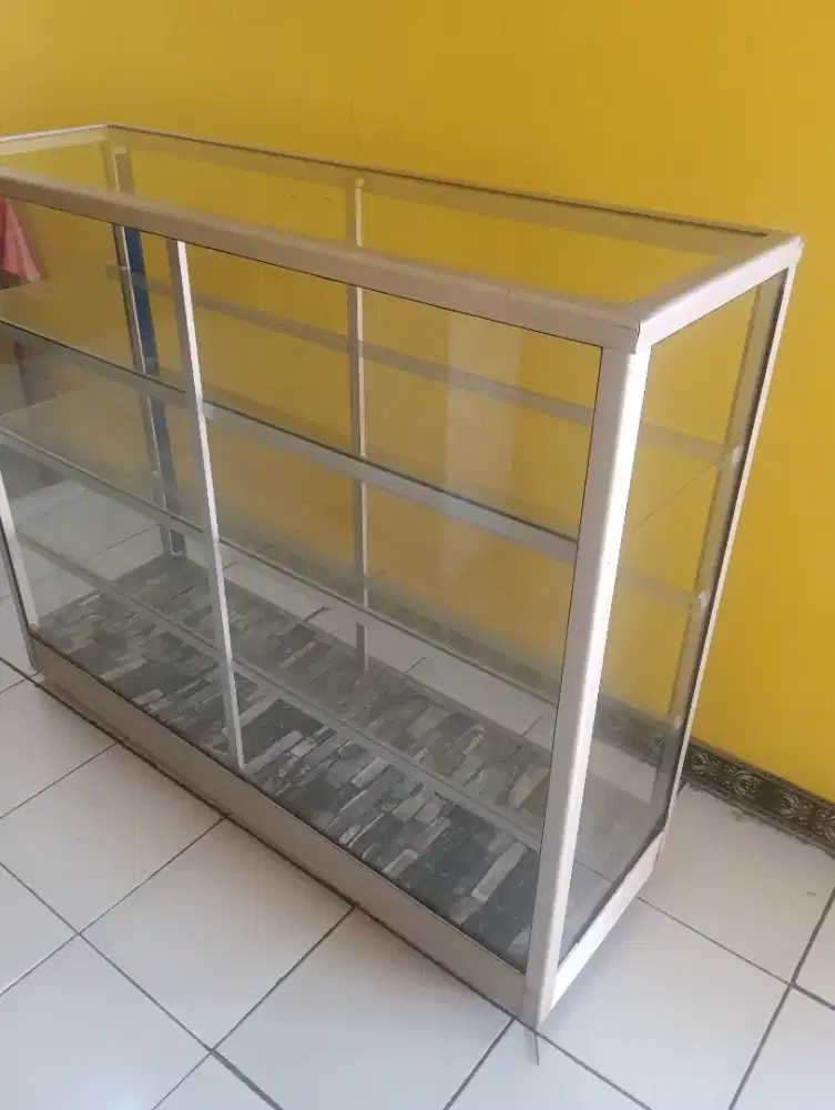 etalase ukuran 1 meter x 1.20 meter