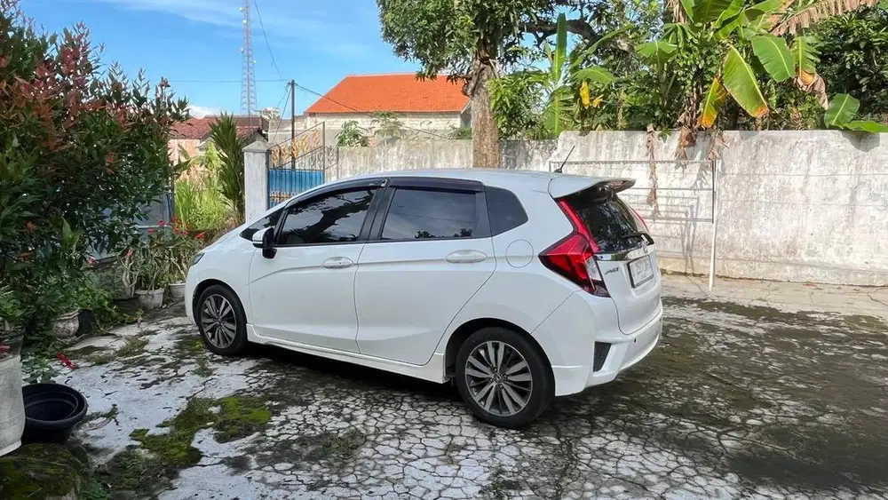 Di jual Honda Jazz RS GK5 AT 2015 Putih KM 97rb Asli Matic Terawat