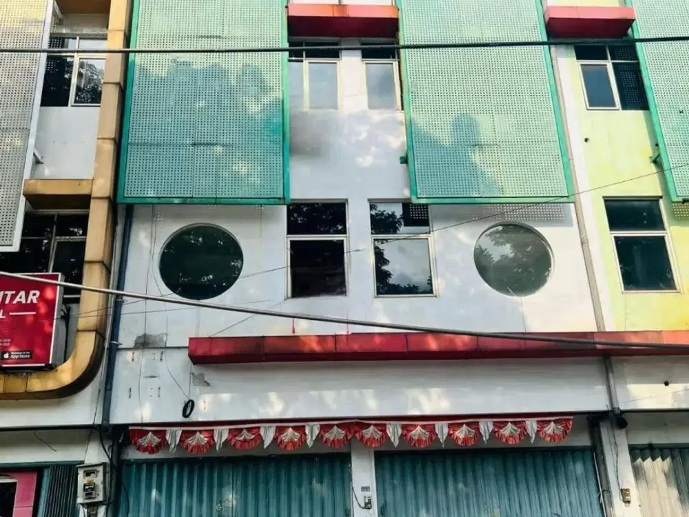 Disewakan Ruko 3 1/2 lantai  Jalan Utama Raya Ahmad Yani