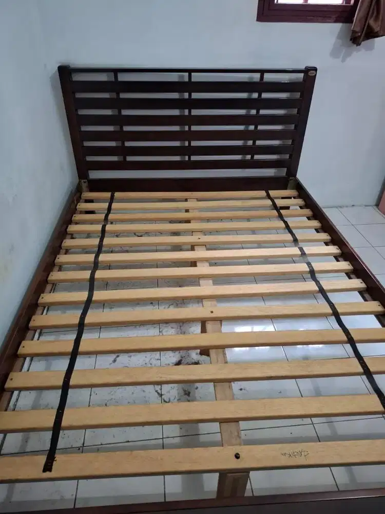 Dijual tempat tidur 6 kaki