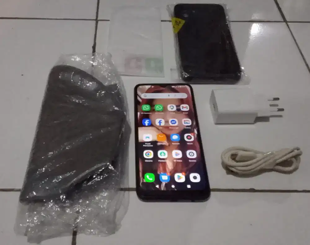 Redmi A2 ( 2023 )
Ram 6gb ( 3gb+3gb)
Rom 64gb
Black Dark Edition