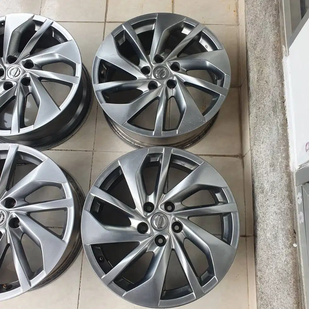 velg original Nissan X-Trail