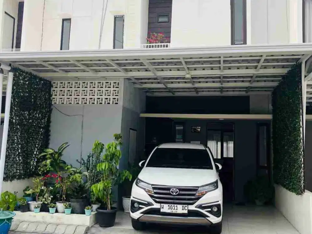 Rumah 2 Lantai di Golden East Kebomas Gresik