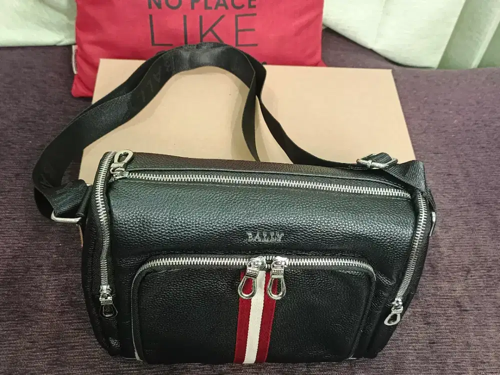 Tas selempang (sling bag) Bally