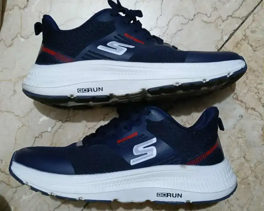Sepatu Sneakers Skechers Go Run Sneakers