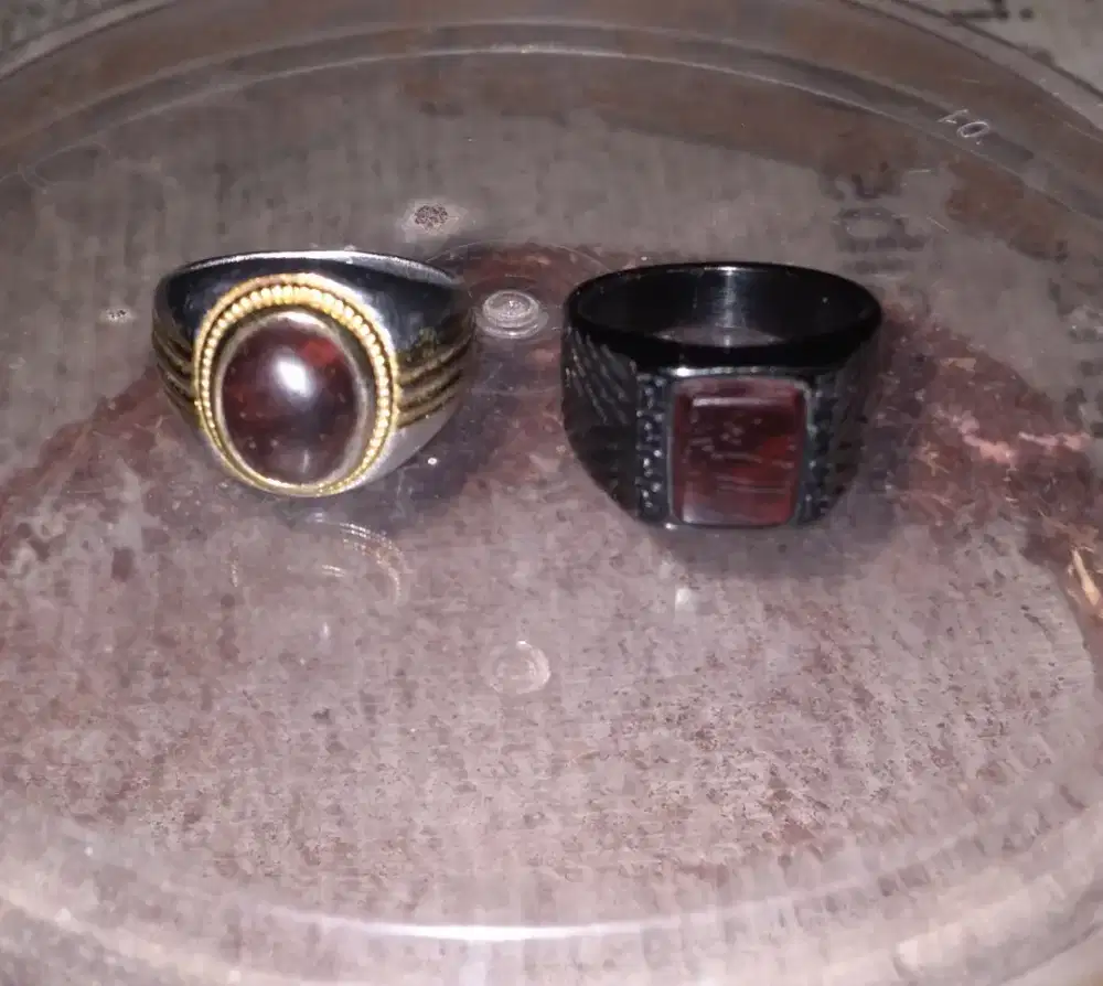 Cincin wunglen merah