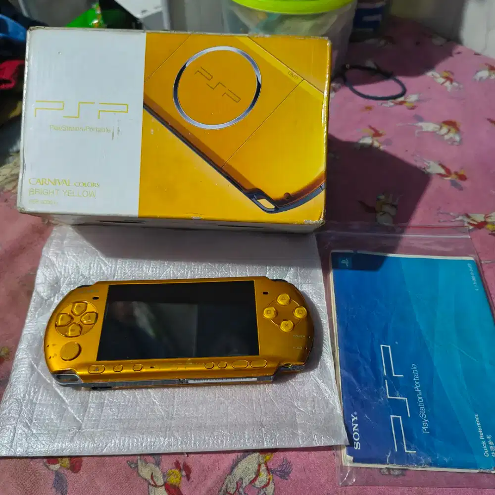 PSP 3000 Carnival Bright Yellow 8GB FULL GAMES