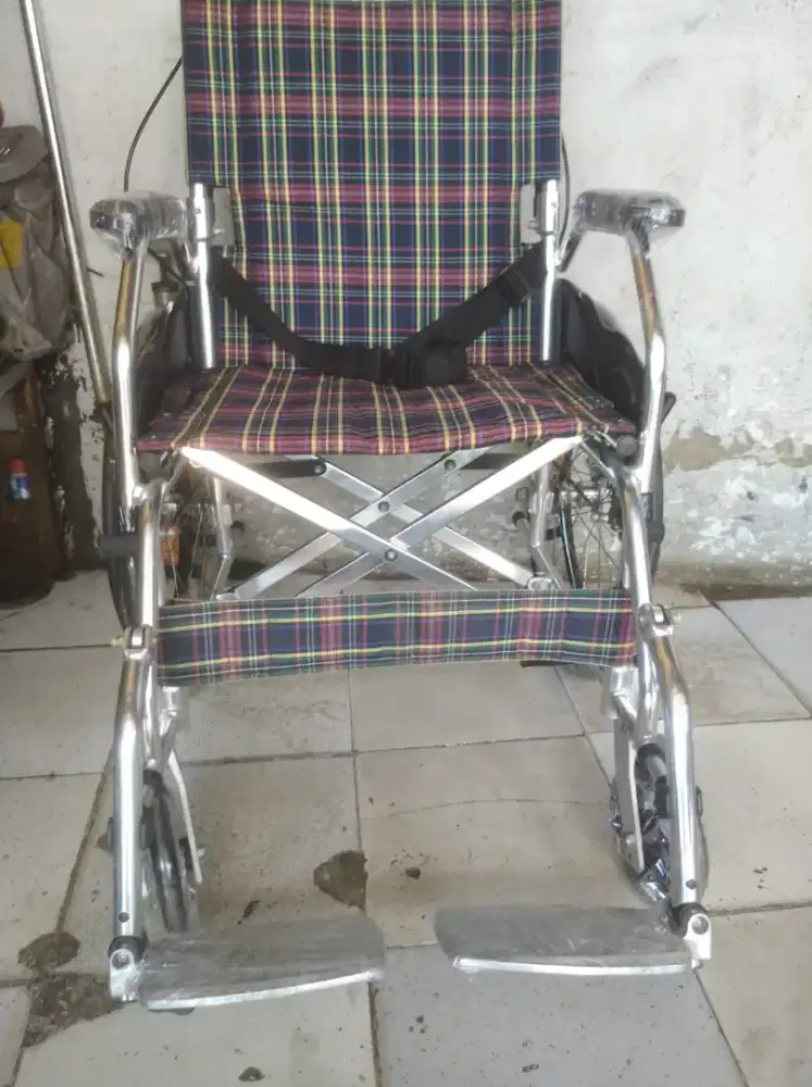 Kursi roda almunium rem tangan siap pakai