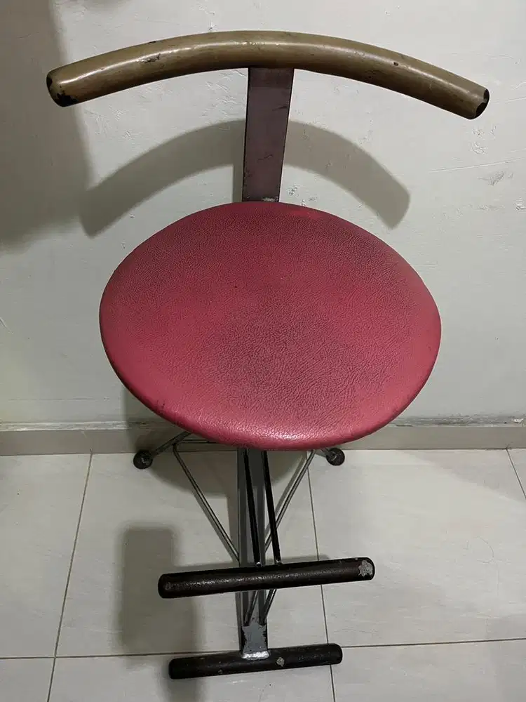 Kursi Bar / Kursi Tinggi Besi Kokoh + Sandaran & Footrest – bekas