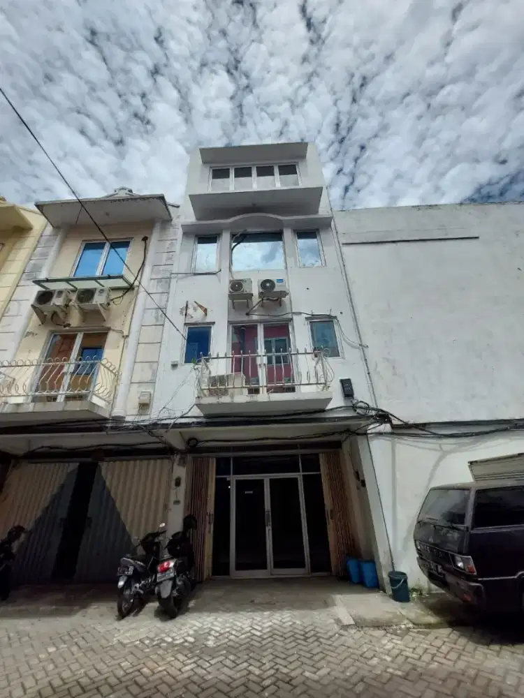 Ruko 21 klampis sebelah narotama