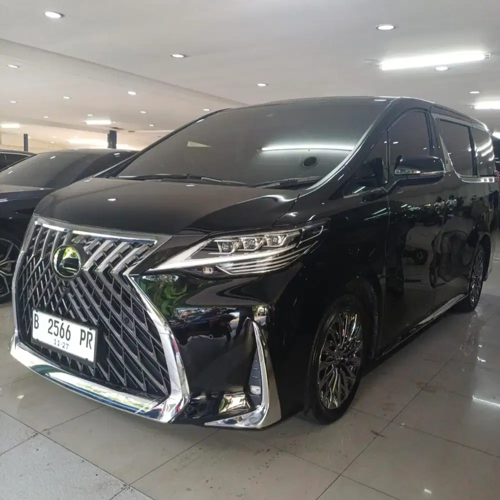 Only 35k kilometer Lexus LM350 VIP 4 seater nik 2022