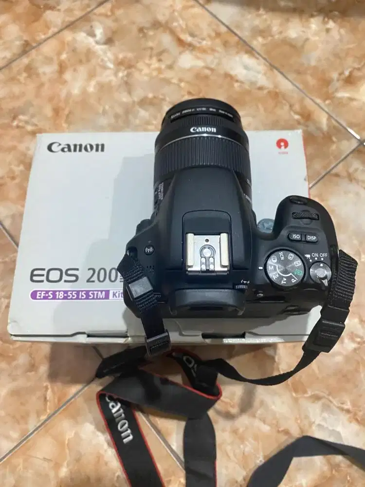 Kamera canon eos 200D