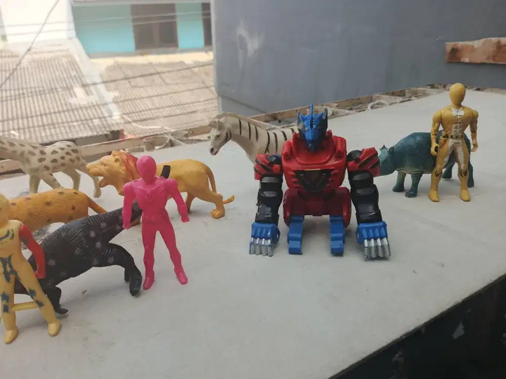 Dijual Mainan hewan dan power ranger