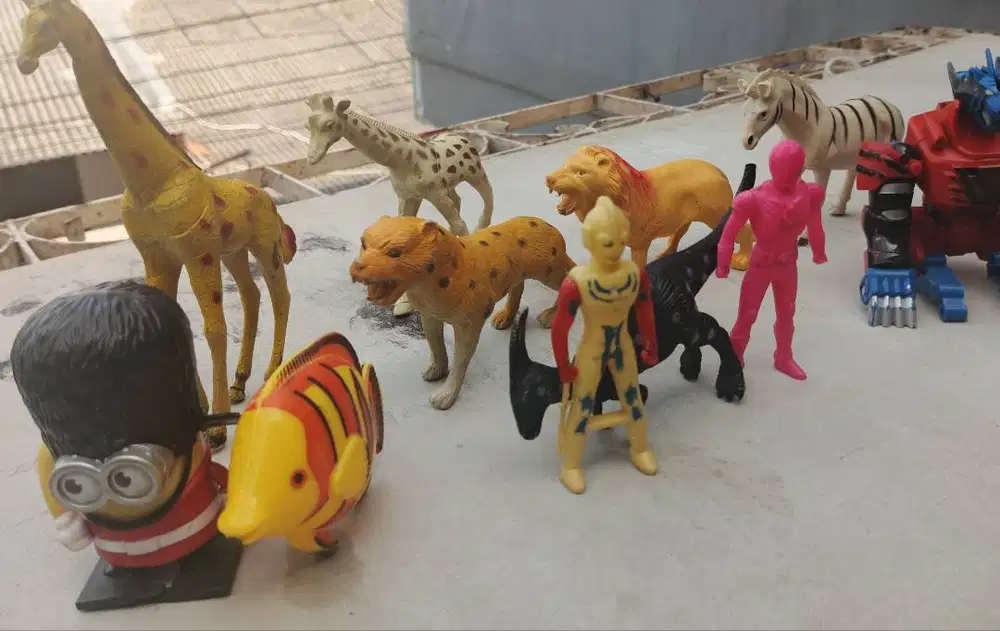 Dijual berbagai hewan mini dan power ranger