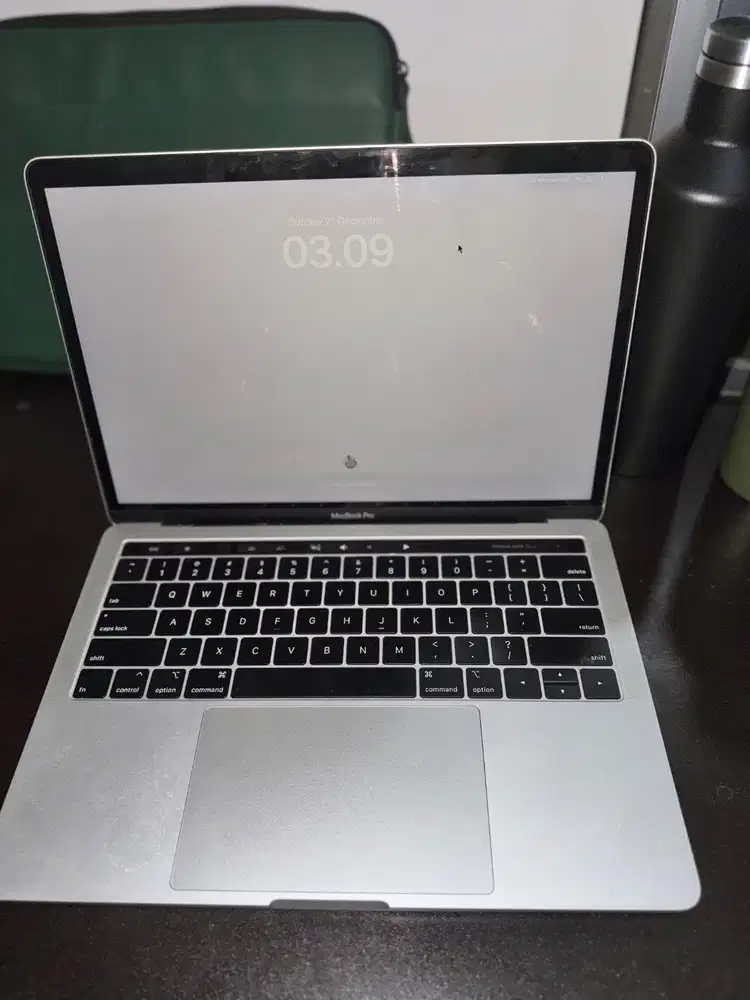 APPLE MACBOOK PRO Touchbar Core i5 Layar 13INCH 2019 Ram 16GB N-EC