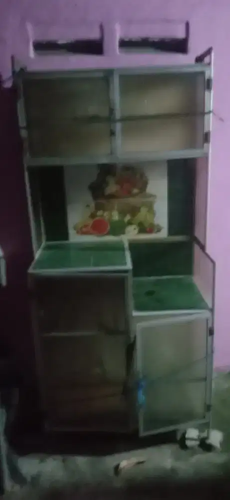 Jual talaseh sama rak piring jual edisi pindahan masih lumayan bagus.