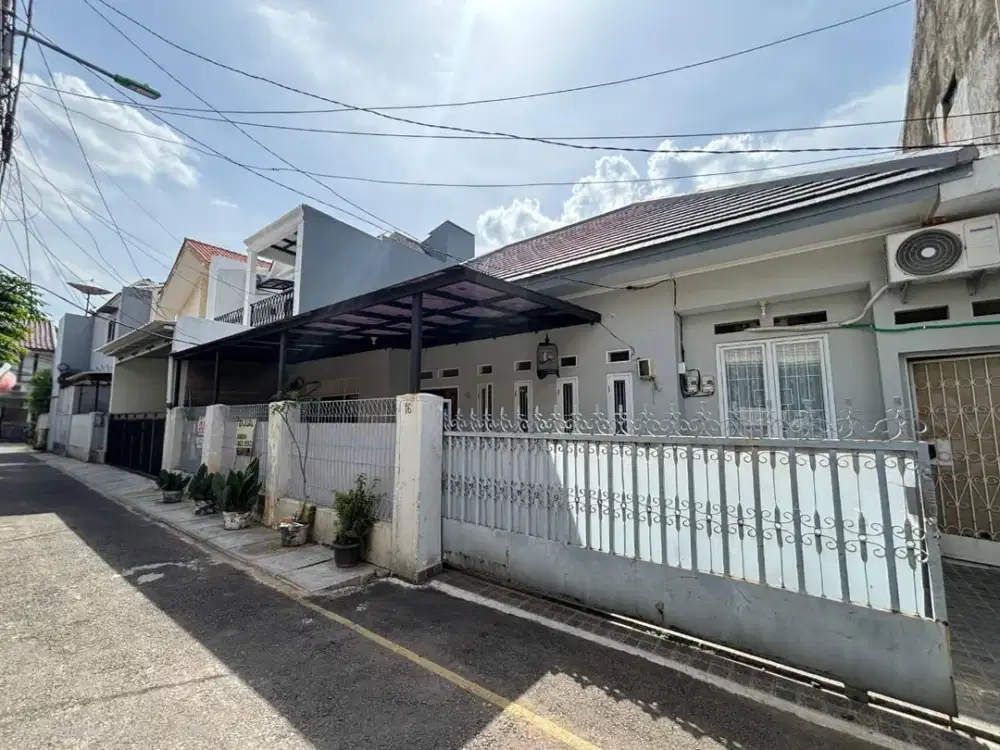 Rumah Luas Plus Kamar Kost di Lantai 2 Tebet Barat Jakarta