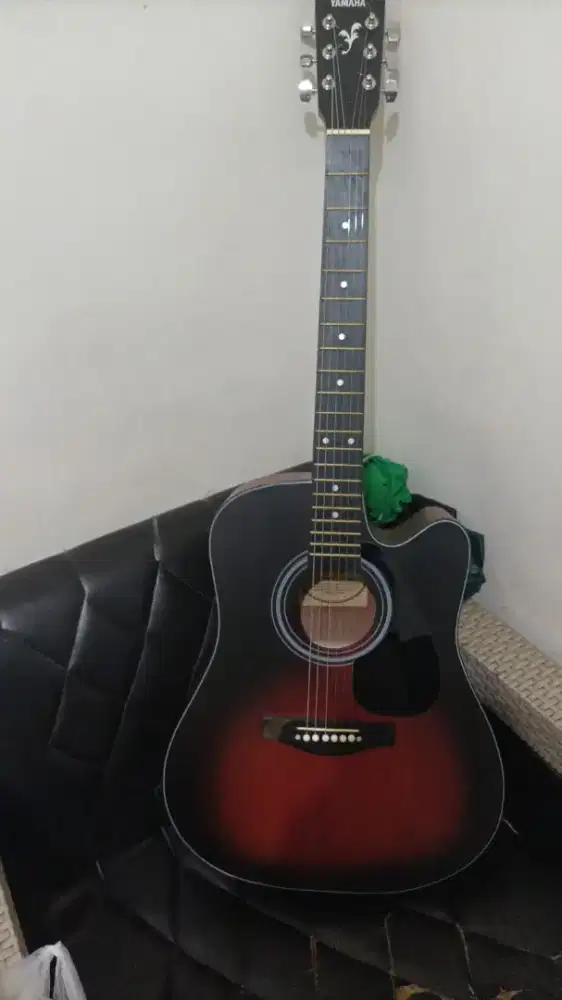 Yamaha f310 akustik jumbo