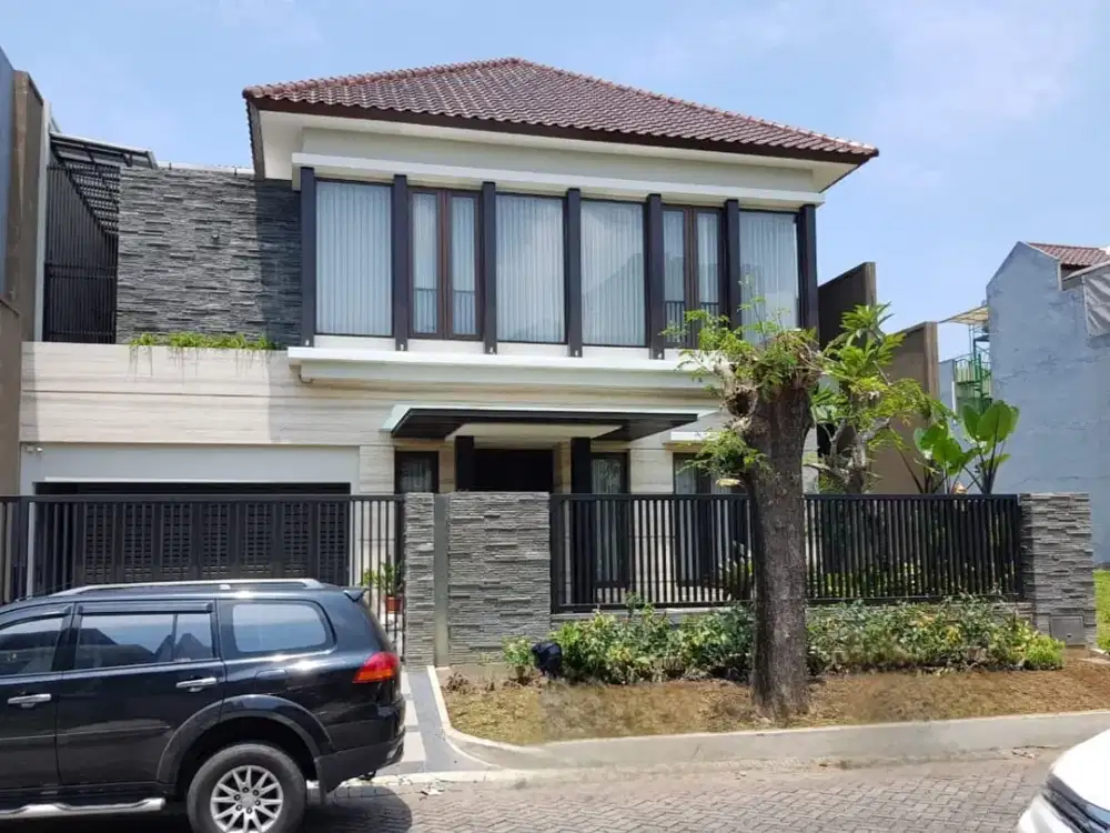 Rumah Villa Royal Pakuwon City