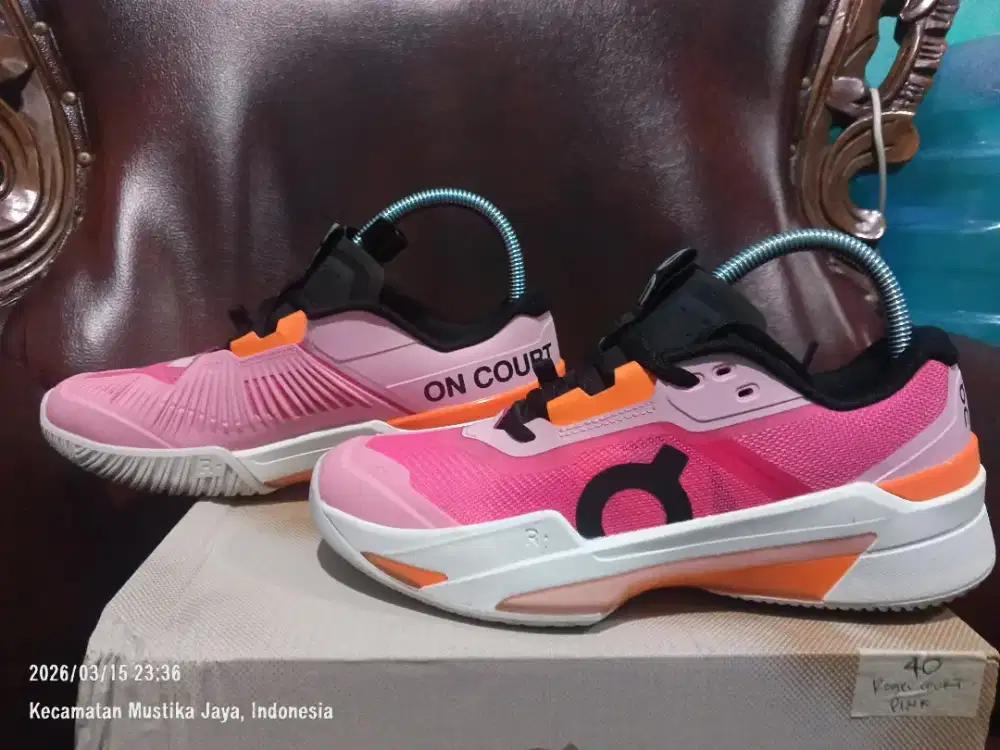 OC on Court Pink white