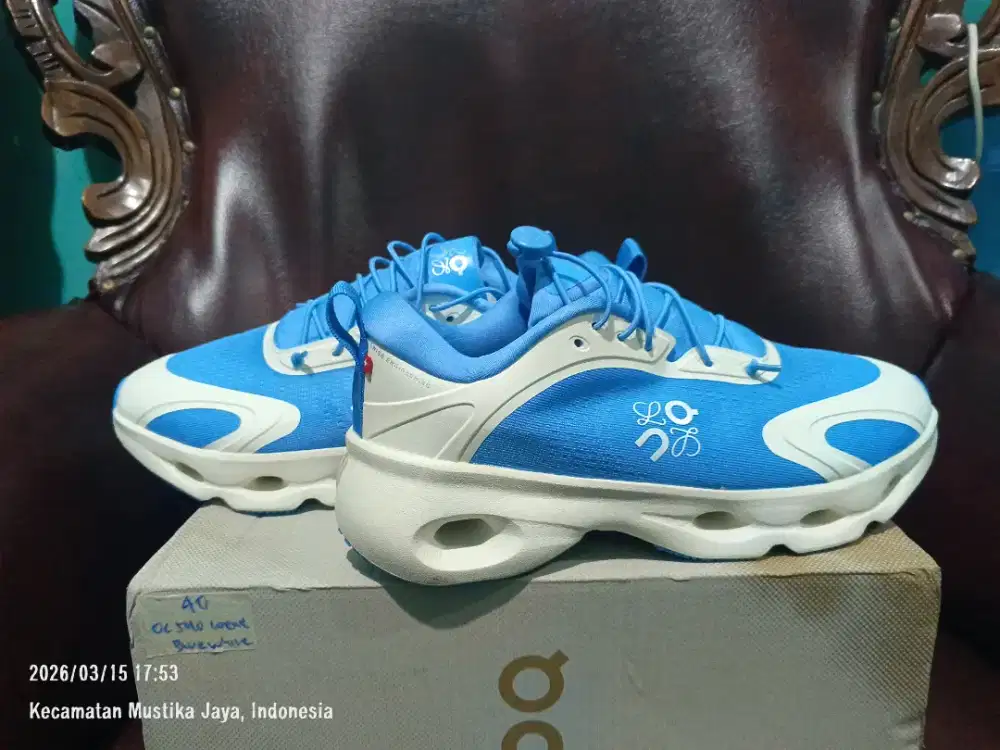 OC Solo Loewe blue white