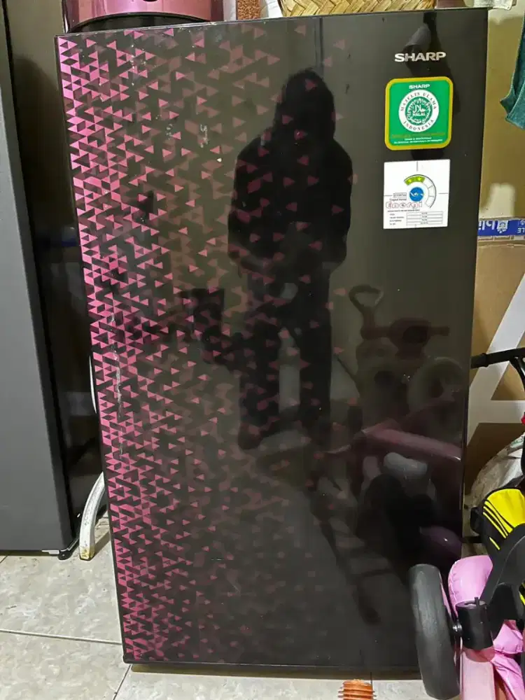 Dijual cepat nego kulkas Sharp 1 pintu