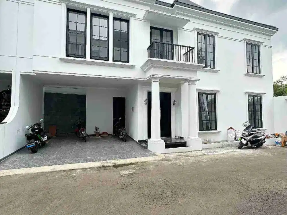RUMAH MEWAH BERGAYA AMERICAN CLASSIC DI DALAM CLUSTER EKSKLUSIF – CIPAYUNG, JAKARTA TIMUR