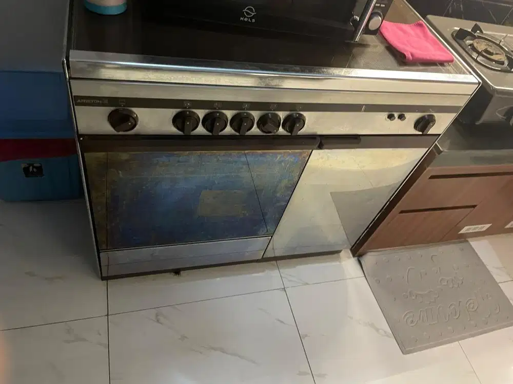 Kompor oven Ariston
