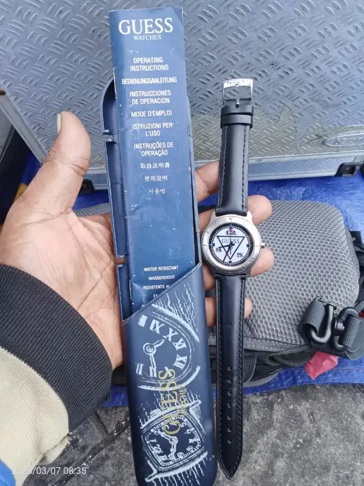 Jam Guess Quartz original vintage tahun 1996